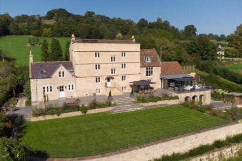 6 bedroom detached house for sale