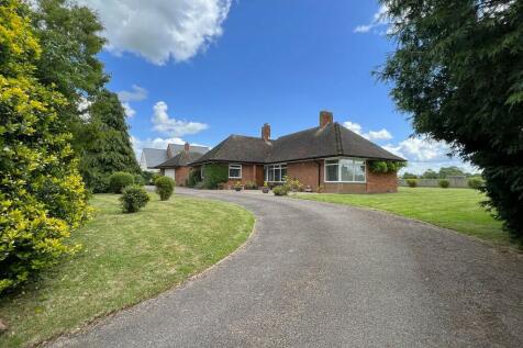 3 bedroom detached bungalow for sale