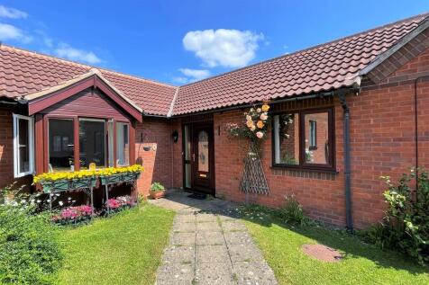 2 bedroom semi-detached bungalow for sale