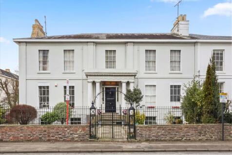 Park Place, Cheltenham... 2 bed flat for sale