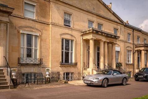 6 bedroom terraced house for sale