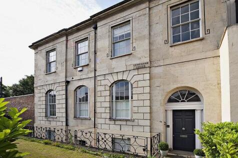 6 bedroom detached house for sale