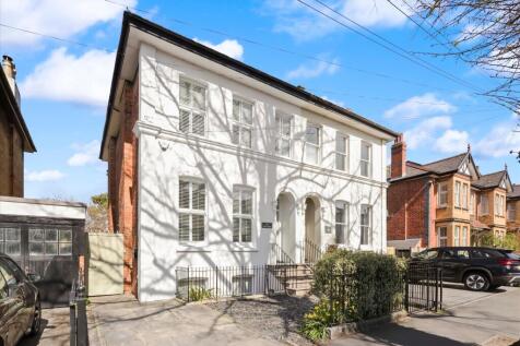 6 bedroom town house for sale