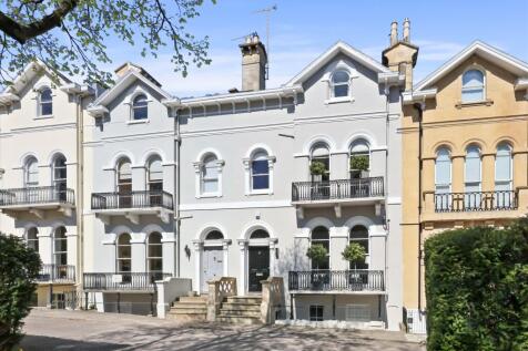 5 bedroom terraced house for sale