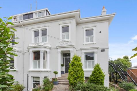 Witney Court, Western Road... 3 bed flat for sale