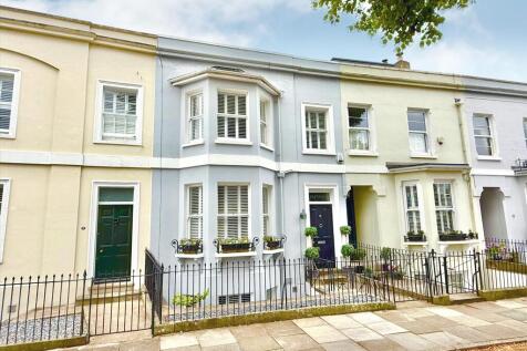 3 bedroom town house for sale