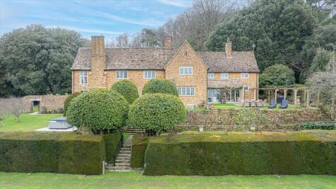 11 bedroom detached house for sale