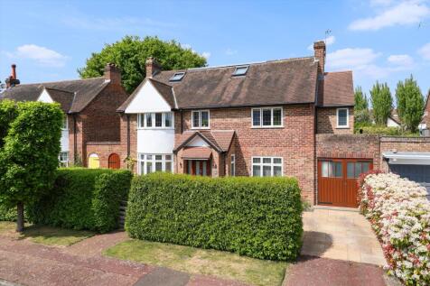 4 bedroom link detached house for sale