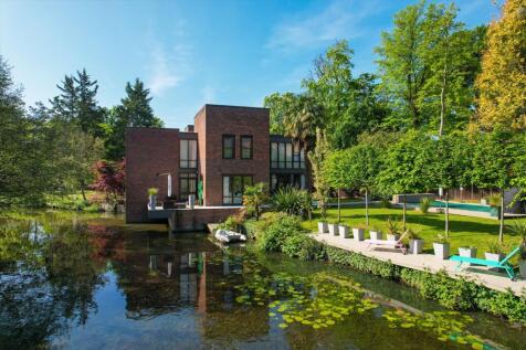 Lakeside Drive, Esher, Surrey, KT10 4 bed detached house for sale