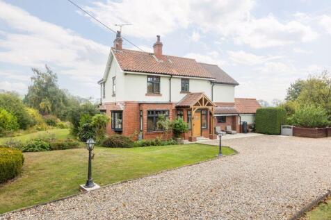 Ebberston YO13 3 bed detached house for sale