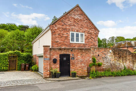 2 bedroom detached house for sale