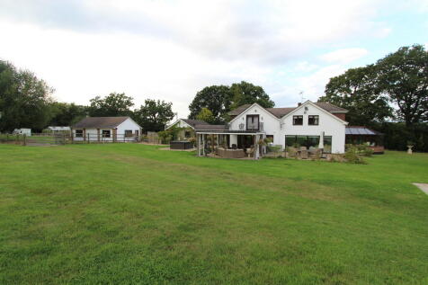 5 bedroom detached house for sale
