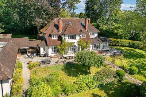 The Shealing, Backsideans, Wargrave... 6 bed detached house for sale