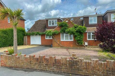 4 bedroom semi-detached house for sale