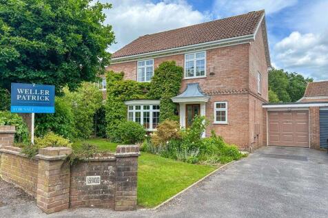 4 bedroom link detached house for sale