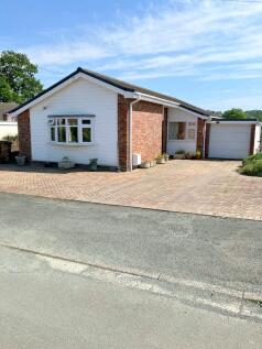 Oldcastle Avenue, Guilsfield SY21 3 bed detached bungalow for sale