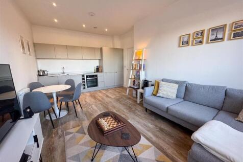 2096 Coventry Road, Birmingham B26 2 bed apartment for sale