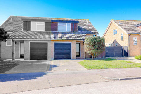 Admirals Walk, Shoeburyness, SS3 3 bed semi