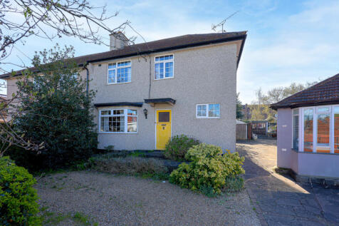 Station Crescent, Rayleigh, SS6 3 bed semi