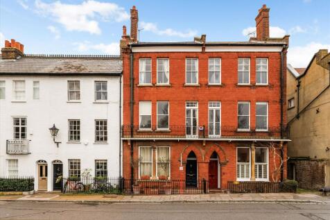 4 bedroom terraced house for sale