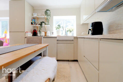 Coulsdon Road, Coulsdon 1 bed flat for sale