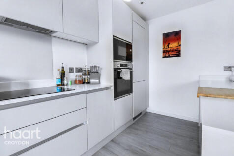 High Street, PURLEY 1 bed apartment for sale