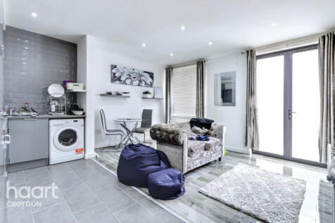 Saxon Court, Surrey 1 bed flat for sale