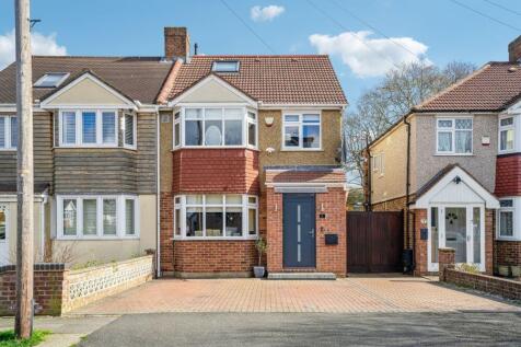 4 bedroom semi-detached house for sale