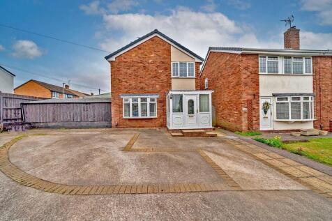 Lodge Road, Brereton 3 bed detached house for sale