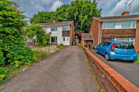 Walnut Court, Brereton, Rugeley, WS15... 3 bed semi
