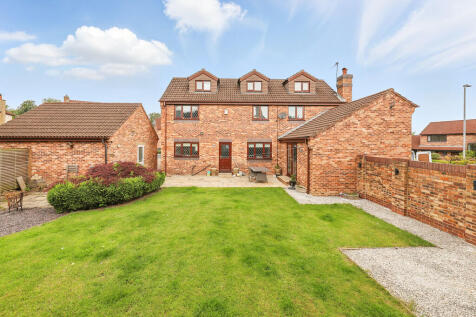 Swallow Close, Leeds LS21 6 bed detached house for sale