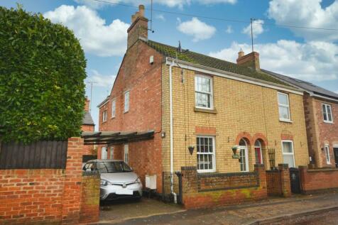 2 bedroom semi-detached house for sale