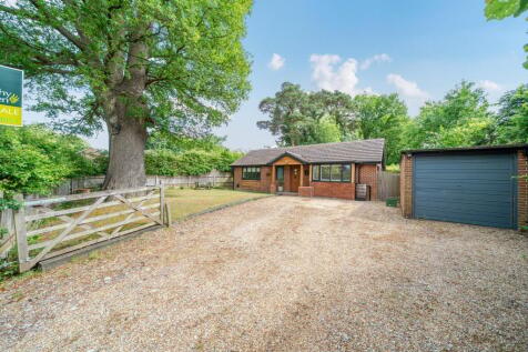 4 bedroom detached bungalow for sale