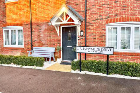 2 bedroom maisonette for sale