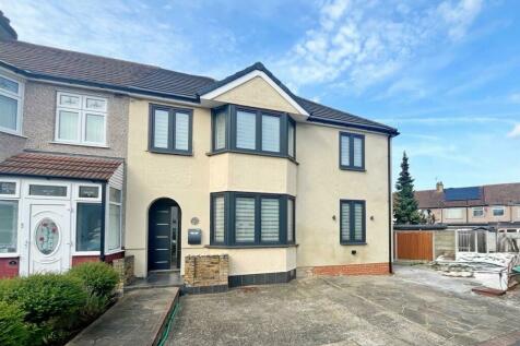 5 bedroom end of terrace house for sale