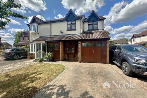 3 bedroom semi-detached house for sale