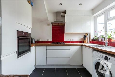 Green Lane, Dagenham, RM8 3 bed terraced house for sale