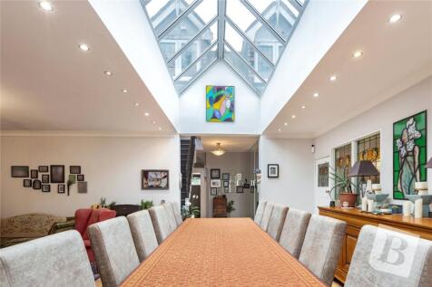 Westrow Gardens, Ilford, IG3 6 bed detached bungalow for sale