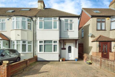 3 bedroom end of terrace house for sale