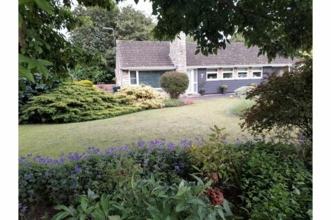 4 bedroom detached bungalow for sale