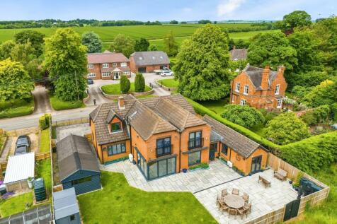 5 bedroom detached house for sale