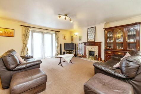 6 bedroom detached bungalow for sale