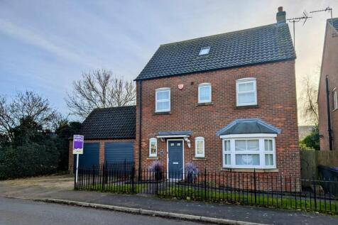 4 bedroom detached house for sale