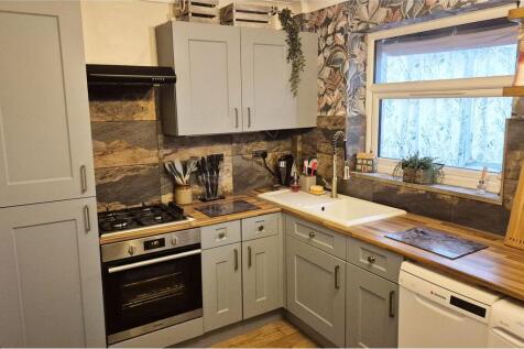 2 bedroom terraced house for sale