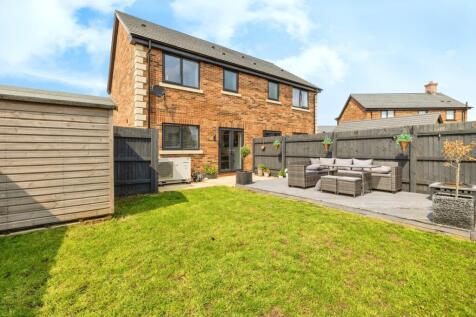 3 bedroom semi-detached house for sale