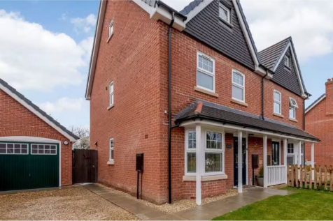3 bedroom semi-detached house for sale