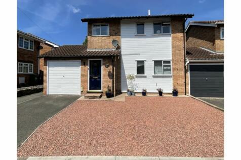 3 bedroom link detached house for sale