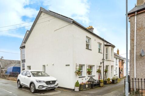 5 bedroom end of terrace house for sale