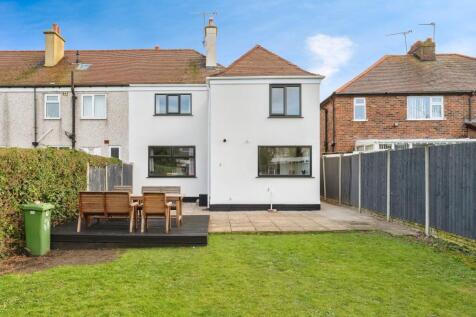 3 bedroom end of terrace house for sale