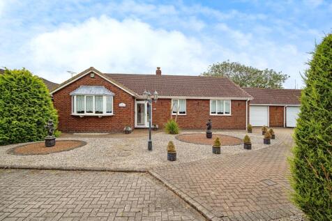 4 bedroom detached bungalow for sale